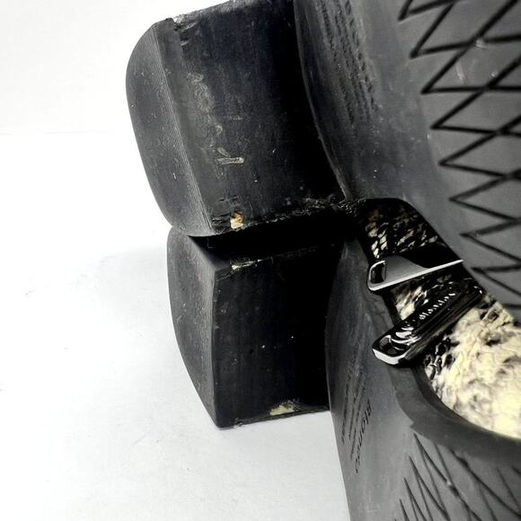 Blondo Waterproof Snakeskin Ankle Boots 10M Leather Block Heel Zip Booties - Picture 7 of 14